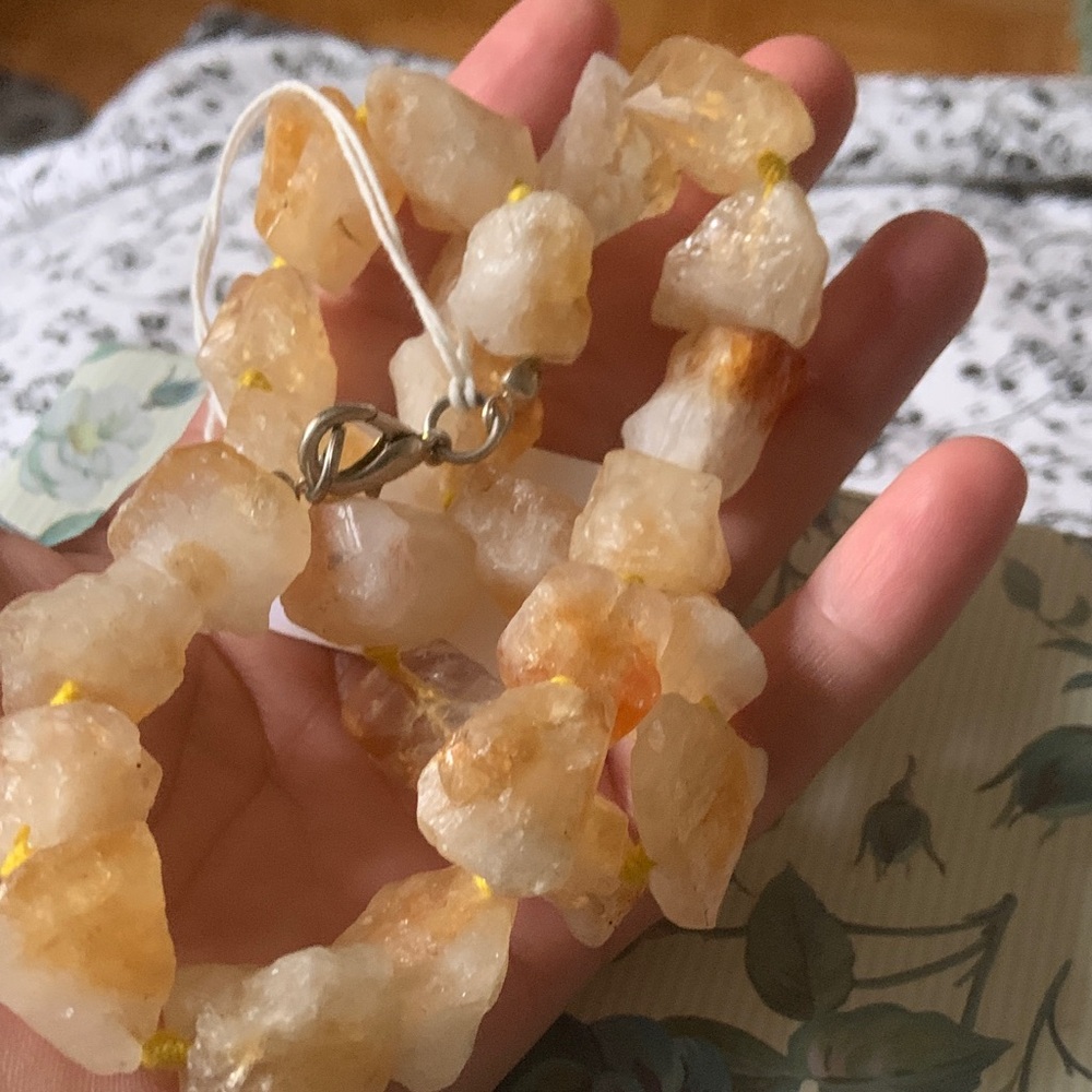 Elegant Gold-Toned Stone Necklace - Picture 4 of 6